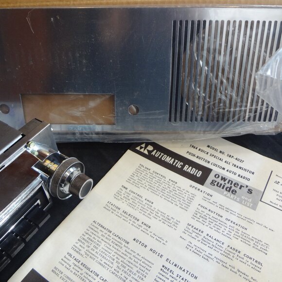 1964 BUICK Special AUTOMATIC RADIO All Transistor Push Button Radio Mo. SBP-4027 - Picture 6 of 8